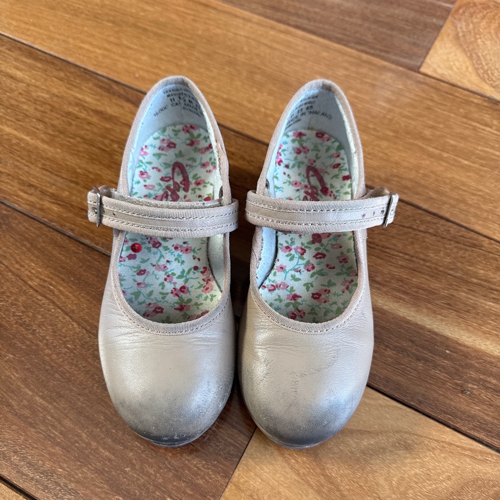 Capezio Tap shoes girl size 11.5